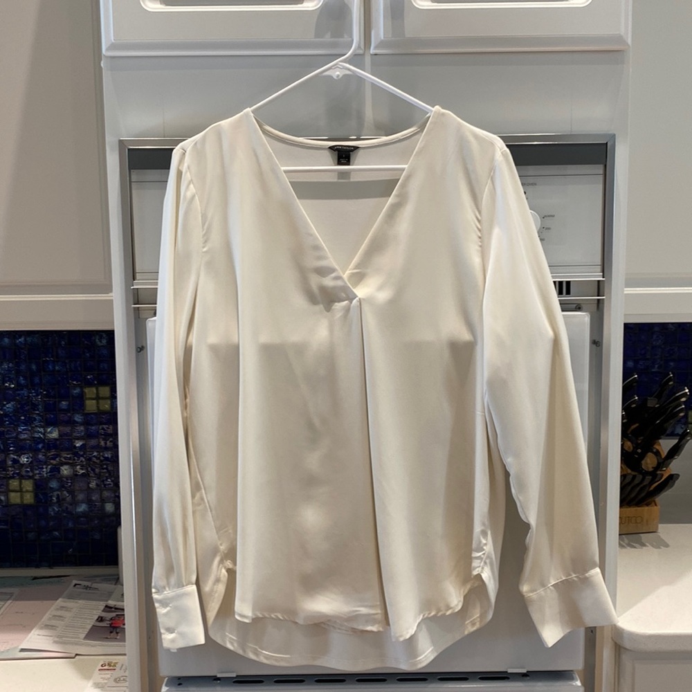 Ann Taylor v neck blouse
